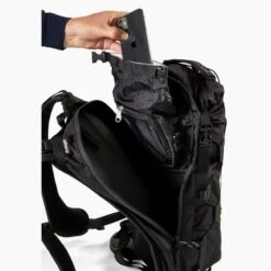 REV'IT! Backpack Barren 18L H2O Black Light Grey Uni -Optimaal Motoruitrusting Winkel 20211222 124204 flu004 backpack barren 18l h2o additionalphoto 3