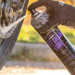 Muc-Off Wet Chain Lube Kettingspray 400ml 9 Muc-Off Wet Chain Lube Kettingspray 400ml -Optimaal Motoruitrusting Winkel muc off chain lube wet westher 400ml