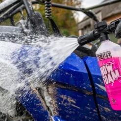 Muc-Off Snow Foam Motorreiniger 1L 9 Muc-Off Snow Foam Motorreiniger 1L -Optimaal Motoruitrusting Winkel muc off snow foam motorcycle cleaner 1 liter 3