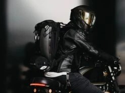 Point 65 Boblbee GTX25L Ghost Carbon Black Print -Optimaal Motoruitrusting Winkel point 65 boblbee gtx25l ghost carbon black print 1